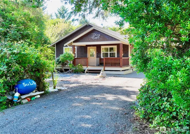 Photo 3 of Single family home for sale at 143 S Oar Loop Sw, Ocean Shores, WA 98569 | MLS# NWM2578553 | Listing updated on 2026-09-23