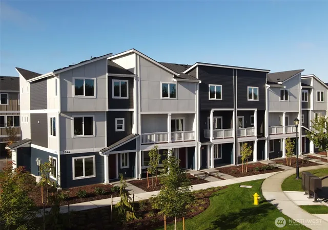 Photo 1 of Townhouse for sale at 34092 Emerald Ridge Ave Se, Black Diamond, WA 98010 | MLS# NWM2578562 | Listing updated on 2026-09-23