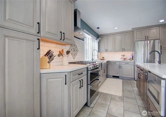Photo 4 of Sale Pending at 3737 Goldcrest Hts NW, Olympia, WA 98502 | MLS# NWM2578587 | Listing updated on 2026-09-18