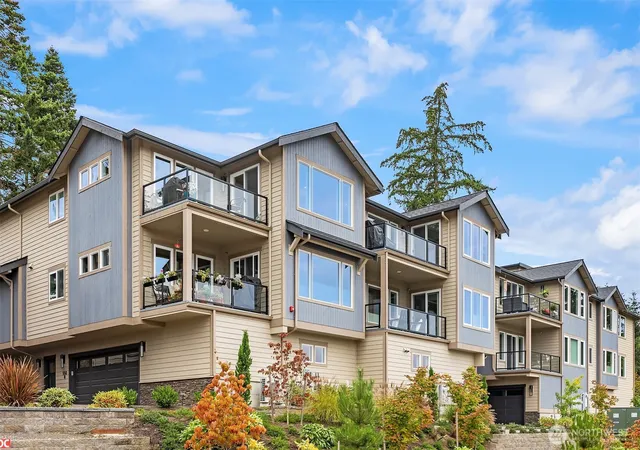 Photo 2 of Condo for sale at 550 Paradise Ln #B201, Edmonds, WA 98020 | MLS# NWM2578590 | Listing updated on 2026-09-28