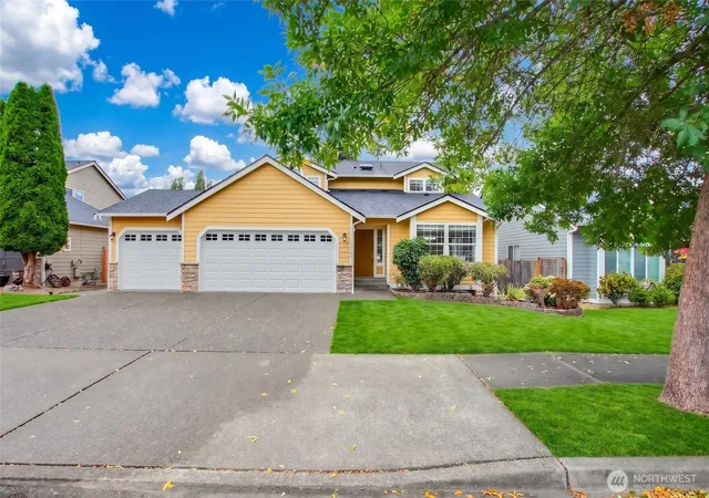 Photo 1 of Sale Pending at 1952 Southwest 352nd St, Federal Way, WA 98023 | MLS# NWM2578593 | Listing updated on 2026-09-23