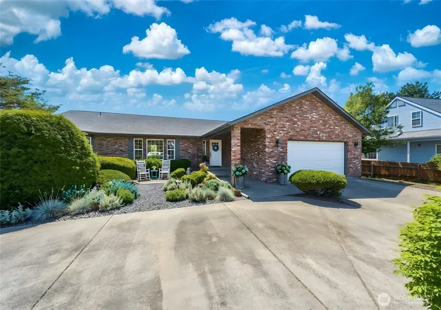 Photo 2 of Single family home for sale at 860 Se Sentry Dr, College Place, WA 99324 | MLS# NWM2578595 | Listing updated on 2026-10-03