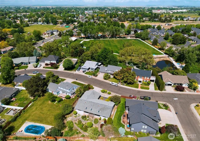 Photo 3 of Single family home for sale at 860 Se Sentry Dr, College Place, WA 99324 | MLS# NWM2578595 | Listing updated on 2026-10-03