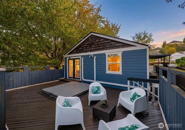 Photo 2 of Sale Pending at 3019 E Union St, Seattle, WA 98122 | MLS# NWM2578602 | Listing updated on 2026-09-23