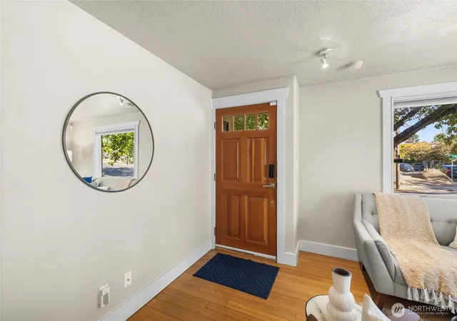 Photo 3 of Sale Pending at 3019 E Union St, Seattle, WA 98122 | MLS# NWM2578602 | Listing updated on 2026-09-23