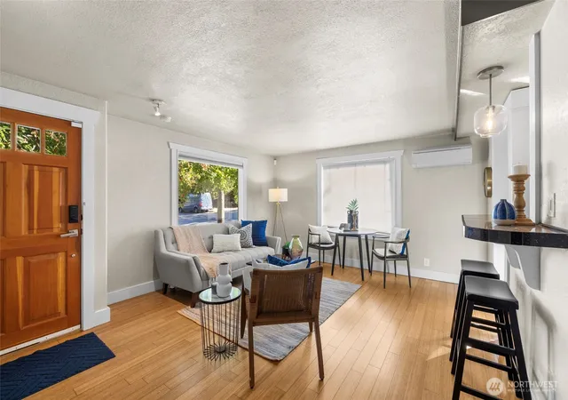 Photo 3 of Sale Pending at 3019 E Union St, Seattle, WA 98122 | MLS# NWM2578602 | Listing updated on 2026-09-23