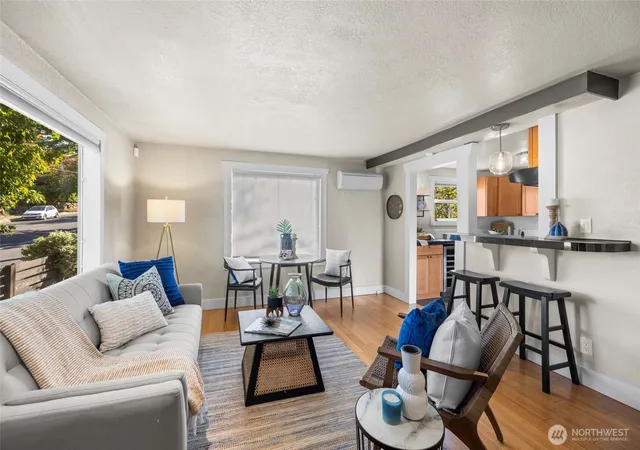 Photo 4 of Sale Pending at 3019 E Union St, Seattle, WA 98122 | MLS# NWM2578602 | Listing updated on 2026-09-23