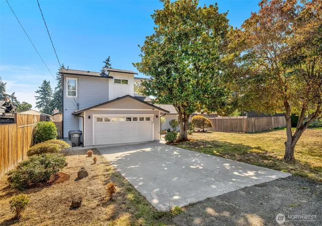 Photo 3 of Single family home for sale at 1015 S 202nd Street, Des Moines, WA 98198 | MLS# NWM2578612 | Listing updated on 2026-10-01