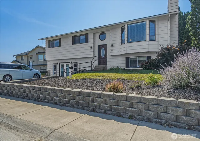 Photo 1 of Single family home for sale at 624 Sheri Ct, East Wenatchee, WA 98802 | MLS# NWM2578617 | Listing updated on 2026-09-25