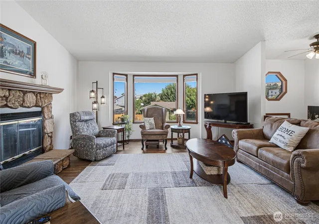 Photo 4 of Single family home for sale at 624 Sheri Ct, East Wenatchee, WA 98802 | MLS# NWM2578617 | Listing updated on 2026-09-25