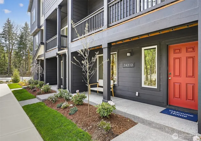 Photo 3 of Townhouse for sale at 34168 Pinnacle Peak Ave Se, Black Diamond, WA 98010 | MLS# NWM2578618 | Listing updated on 2026-09-29