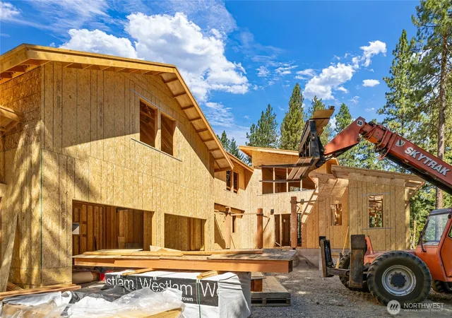 Photo 3 of Single family home for sale at 1060 Larkspur Loop, Cle Elum, WA 98922 | MLS# NWM2578623 | Listing updated on 2026-09-24