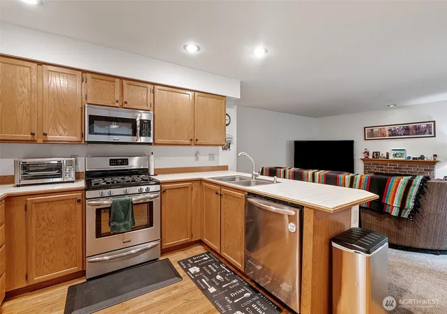 Photo 4 of Single family home for sale at 4639 SW 328th Place, Federal Way, WA 98023 | MLS# NWM2578639 | Listing updated on 2026-09-30
