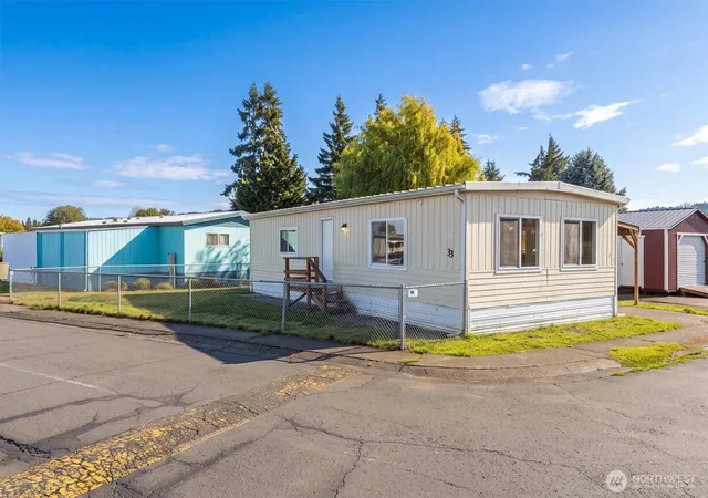 Photo 3 of Manufactured home for sale at 4400 Ocean Beach Hwy #33, Longview, WA 98632 | MLS# NWM2578656 | Listing updated on 2026-09-25