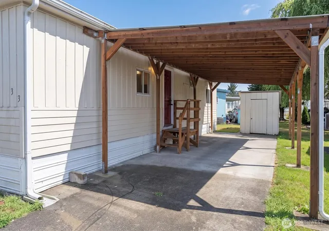 Photo 3 of Manufactured home for sale at 4400 Ocean Beach Hwy #33, Longview, WA 98632 | MLS# NWM2578656 | Listing updated on 2026-09-25
