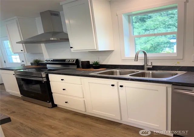 Photo 2 of Manufactured home for sale at 8597 Golden Valley Dr, Maple Falls, WA 98266 | MLS# NWM2578695 | Listing updated on 2026-09-25