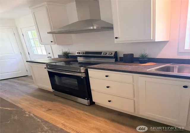 Photo 3 of Manufactured home for sale at 8597 Golden Valley Dr, Maple Falls, WA 98266 | MLS# NWM2578695 | Listing updated on 2026-09-25