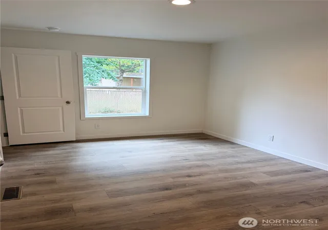 Photo 4 of Manufactured home for sale at 8597 Golden Valley Dr, Maple Falls, WA 98266 | MLS# NWM2578695 | Listing updated on 2026-09-25