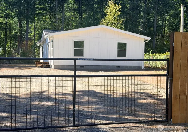 Photo 18 of Manufactured home for sale at 8597 Golden Valley Dr, Maple Falls, WA 98266 | MLS# NWM2578695 | Listing updated on 2026-10-16