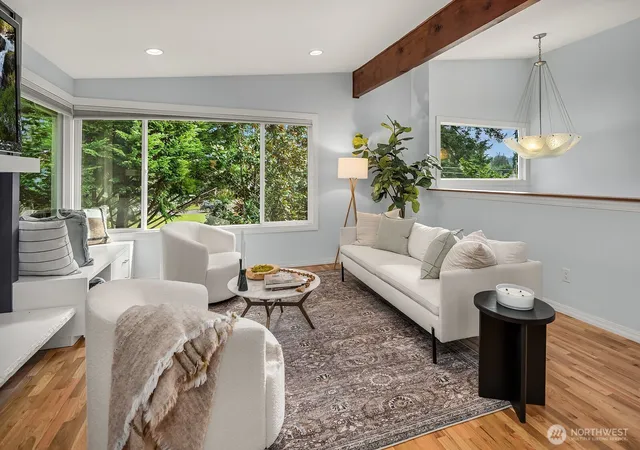 Photo 3 of Sale Pending at 909 110th Avenue Se, Bellevue, WA 98004 | MLS# NWM2578708 | Listing updated on 2026-09-21