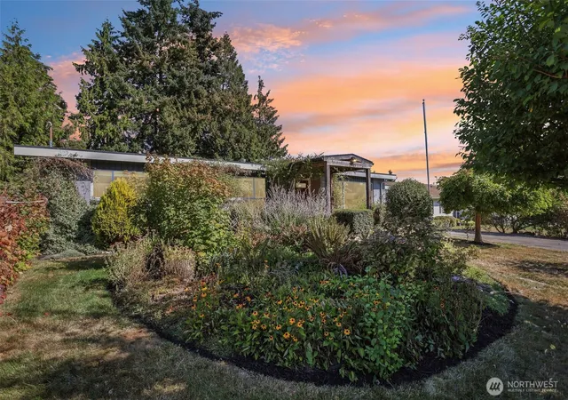 Photo 2 of Sale Pending at 2917 227th Street Sw, Brier, WA 98036 | MLS# NWM2578712 | Listing updated on 2026-10-02