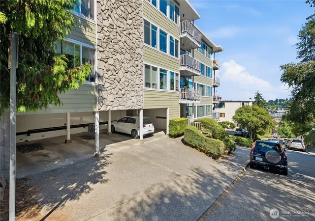 Photo 2 of Condo for sale at 3600 25th Avenue W, Seattle, WA 98199 | MLS# NWM2578716 | Listing updated on 2026-09-25