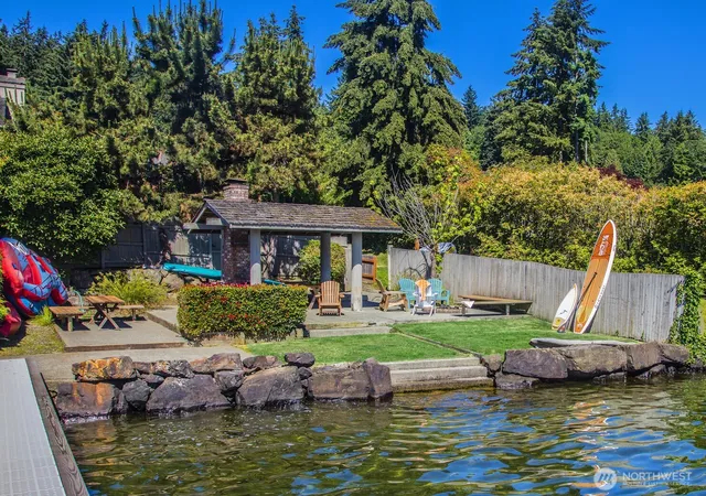 Photo 3 of Single family home for sale at 9426 Se 52nd Street, Mercer Island, WA 98040 | MLS# NWM2578727 | Listing updated on 2026-10-02