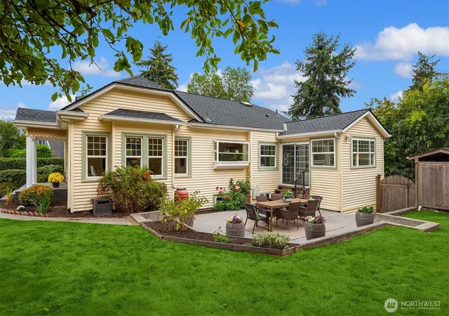 Photo 2 of Sale Pending at 1736 Palm Ave Sw, Seattle, WA 98116 | MLS# NWM2578742 | Listing updated on 2026-09-22