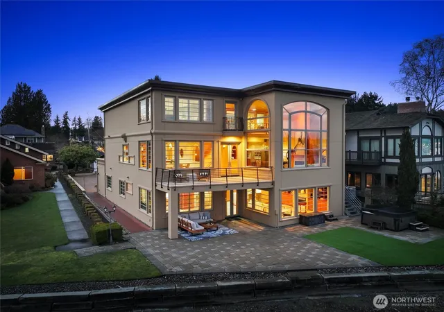 Photo 1 of Single family home for sale at 4701 Ne Shore Pl, Lake Forest Park, WA 98155 | MLS# NWM2578750 | Listing updated on 2026-10-01