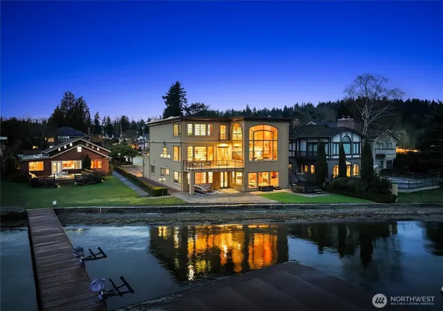 Photo 2 of Single family home for sale at 4701 Ne Shore Pl, Lake Forest Park, WA 98155 | MLS# NWM2578750 | Listing updated on 2026-10-01