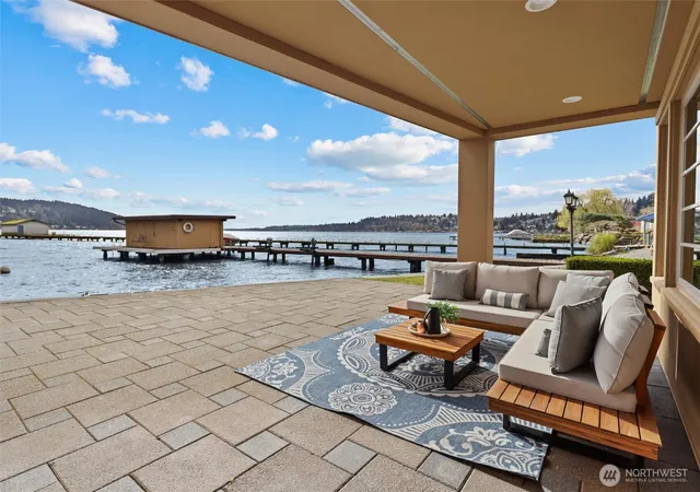 Photo 3 of Single family home for sale at 4701 NE Shore Pl, Lake Forest Park, WA 98155 | MLS# NWM2578750 | Listing updated on 2026-10-01