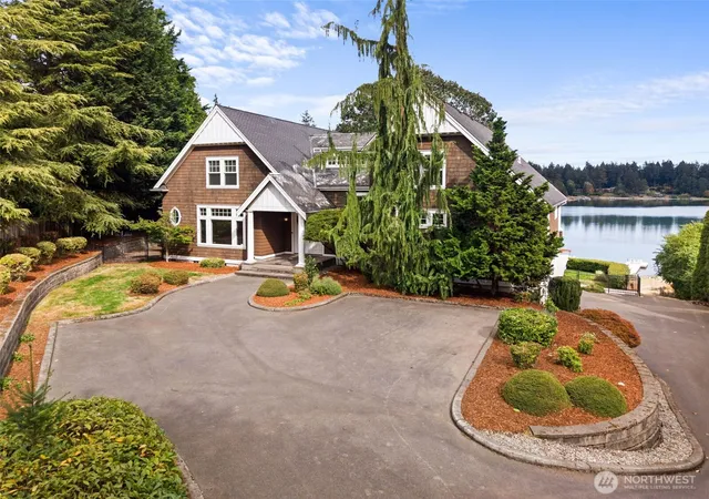 Photo 2 of Single family home for sale at 11621 Gravelly Lake Dr Sw, Lakewood, WA 98499 | MLS# NWM2578760 | Listing updated on 2026-09-19