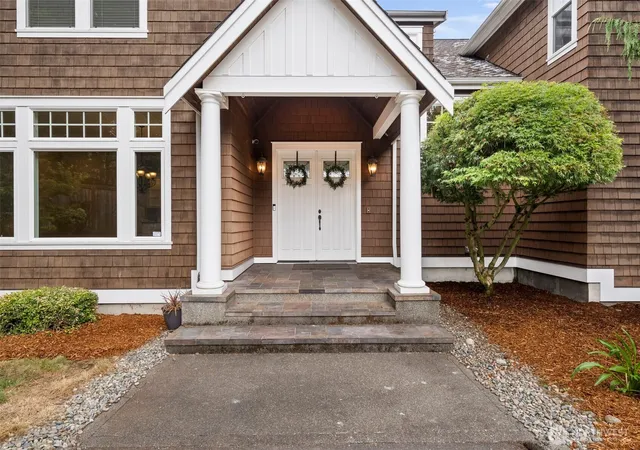 Photo 3 of Single family home for sale at 11621 Gravelly Lake Dr Sw, Lakewood, WA 98499 | MLS# NWM2578760 | Listing updated on 2026-09-19