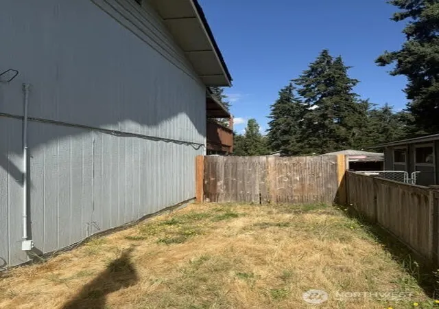 Photo 3 of Sale Pending at 1306 Sherwood Ct E, Tacoma, WA 98445 | MLS# NWM2578762 | Listing updated on 2026-09-23