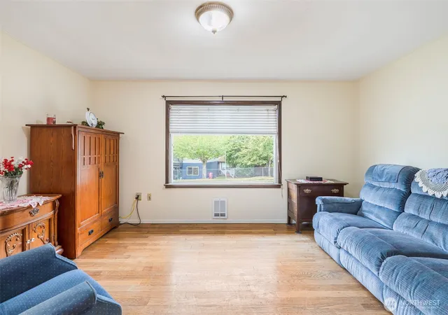 Photo 4 of Single family home for sale at 2703 Maple St, Bremerton, WA 98310 | MLS# NWM2578765 | Listing updated on 2026-09-25