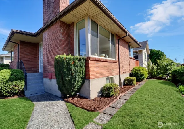 Photo 3 of Single family home for sale at 1503 S Stevens St, Seattle, WA 98144 | MLS# NWM2578773 | Listing updated on 2026-09-29
