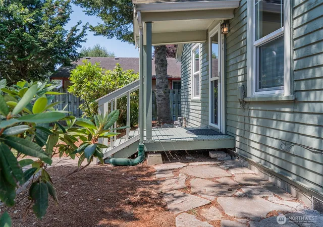 Photo 3 of Single family home for sale at 704 Roeder St, Everson, WA 98247 | MLS# NWM2578805 | Listing updated on 2026-09-25