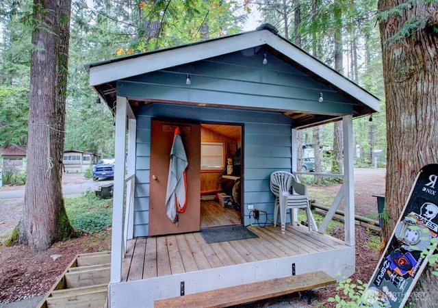 Photo 3 of Sale Pending at 184 Fireside Lodge Cir, Deming, WA 98244 | MLS# NWM2578810 | Listing updated on 2026-09-23