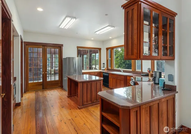 Photo 4 of Single family home for sale at 14405 SW Pohl Rd, Vashon, WA 98070 | MLS# NWM2578822 | Listing updated on 2026-09-18