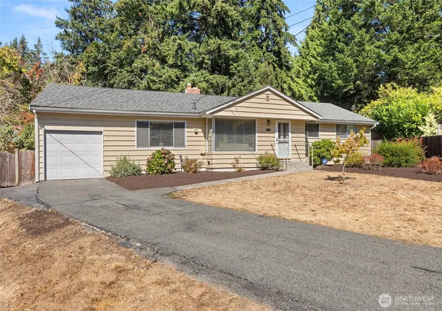 Photo 2 of Single family home for sale at 18521 36th Place Ne, Lake Forest Park, WA 98155 | MLS# NWM2578829 | Listing updated on 2026-09-25
