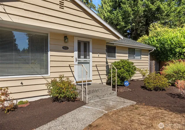 Photo 3 of Single family home for sale at 18521 36th Place Ne, Lake Forest Park, WA 98155 | MLS# NWM2578829 | Listing updated on 2026-09-25