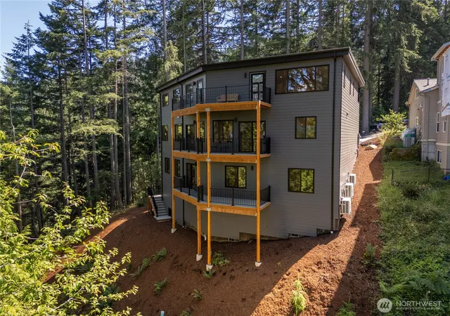 Photo 2 of Single family home for sale at 11 Oval Ct, Bellingham, WA 98229 | MLS# NWM2578841 | Listing updated on 2026-09-25
