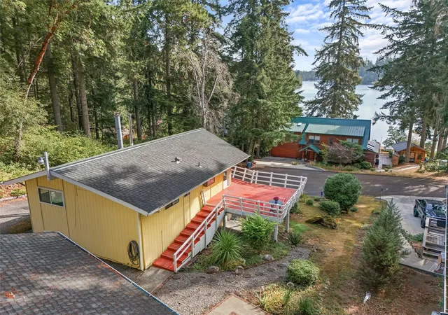 Photo 4 of Single family home for sale at 10006 Eagle Pl, Anderson Island, WA 98303 | MLS# NWM2578846 | Listing updated on 2026-09-23