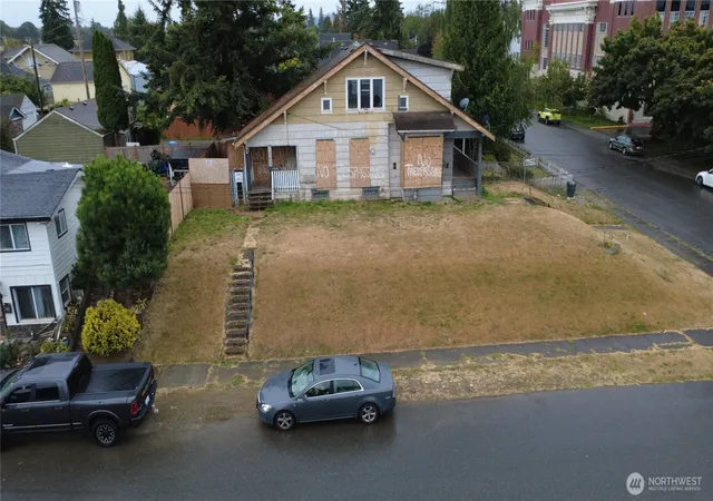 Photo 1 of Single family home for sale at 1703 Oakes, Everett, WA 98201 | MLS# NWM2578850 | Listing updated on 2026-09-25
