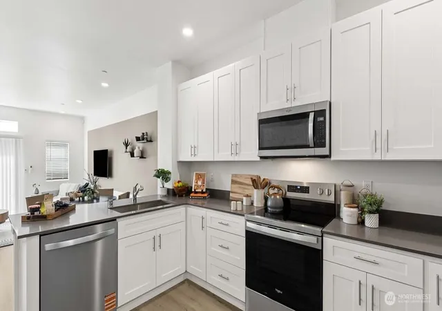 Photo 3 of Sale Pending at 16830 20th Avenue W #E10, Lynnwood, WA 98037 | MLS# NWM2578853 | Listing updated on 2026-10-02