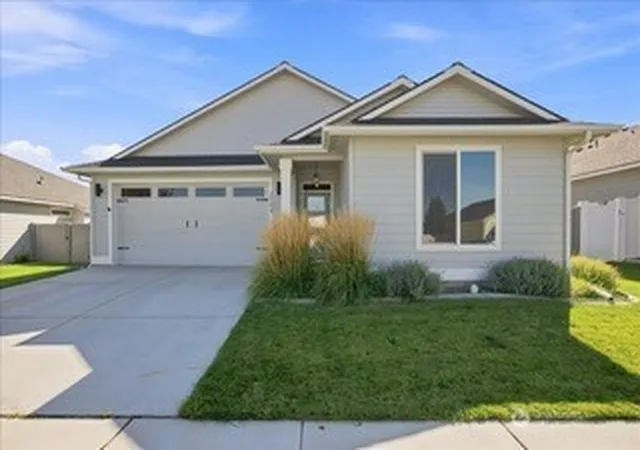 Photo 2 of Single family home for sale at 2584 Clark Ridge Dr, Richland, WA 99352 | MLS# NWM2578855 | Listing updated on 2026-10-07