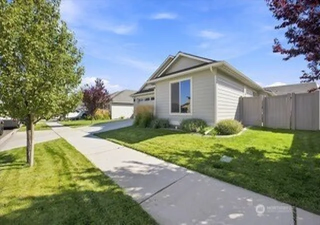 Photo 3 of Single family home for sale at 2584 Clark Ridge Dr, Richland, WA 99352 | MLS# NWM2578855 | Listing updated on 2026-10-07