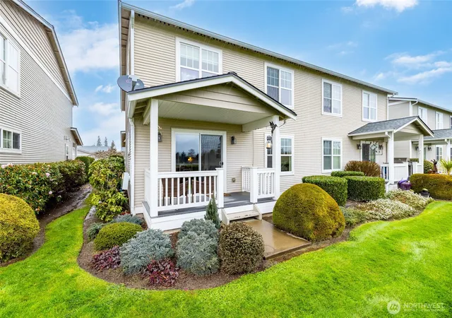 Photo 3 of Townhouse for sale at 1182 Decatur Cir, Burlington, WA 98233 | MLS# NWM2578863 | Listing updated on 2026-10-28