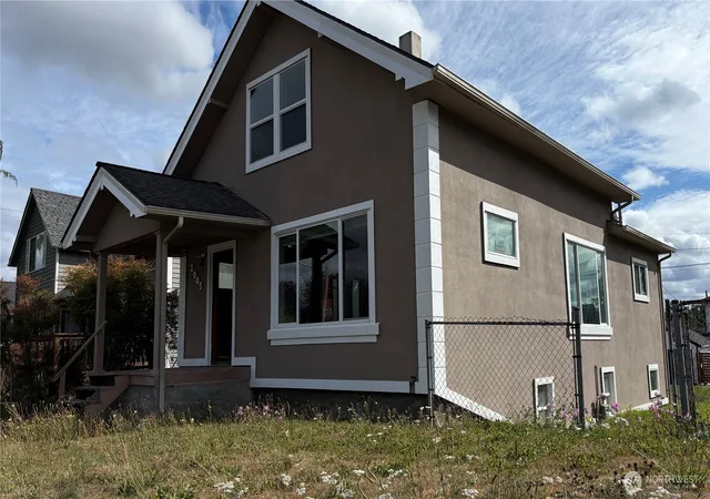 Photo 1 of Single family home for sale at 2005 Rockefeller, Everett, WA 98201 | MLS# NWM2578869 | Listing updated on 2026-09-25
