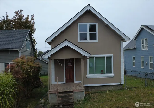 Photo 3 of Single family home for sale at 2005 Rockefeller, Everett, WA 98201 | MLS# NWM2578869 | Listing updated on 2026-09-25
